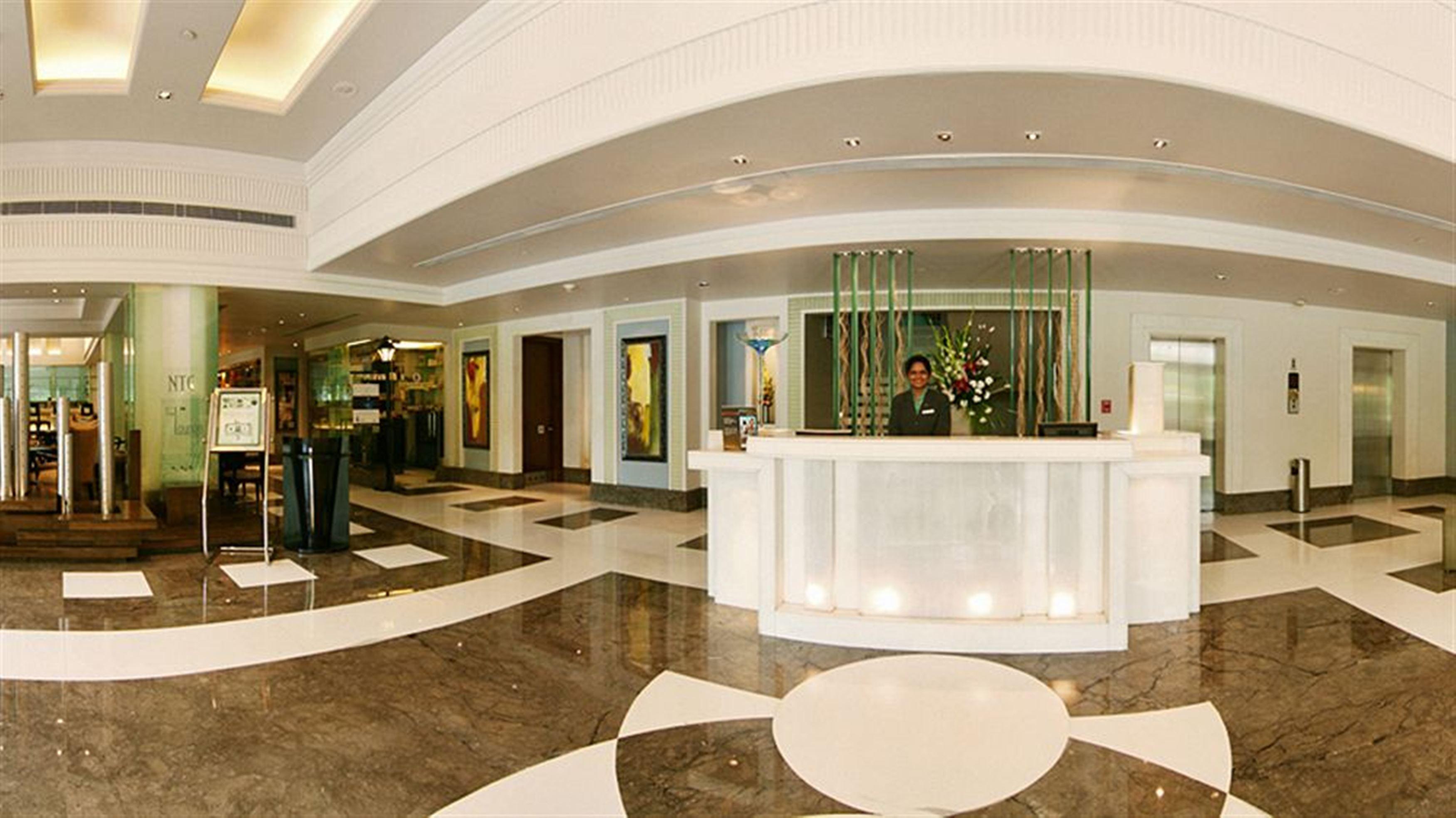 ホテル パーク プラザ グルガオン グルガウン エクステリア 写真 The lobby of the hotel
