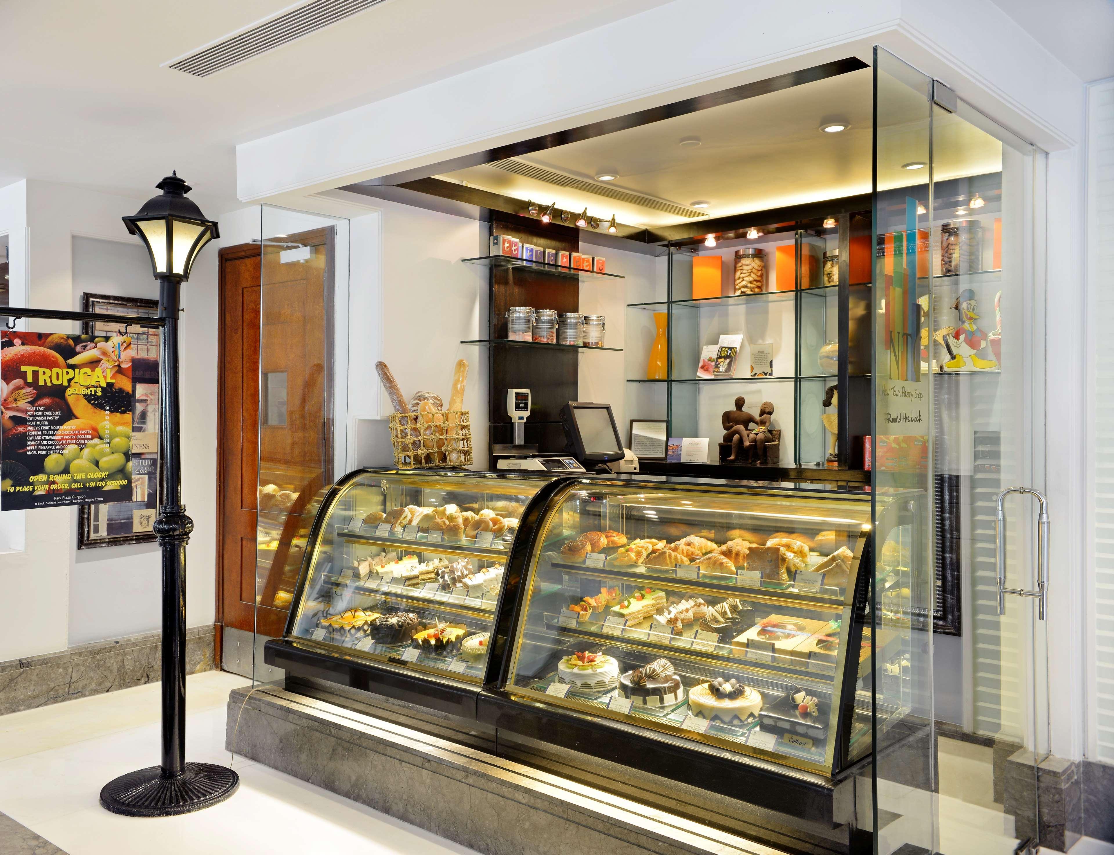 ホテル パーク プラザ グルガオン グルガウン レストラン 写真 A pastry shop in India