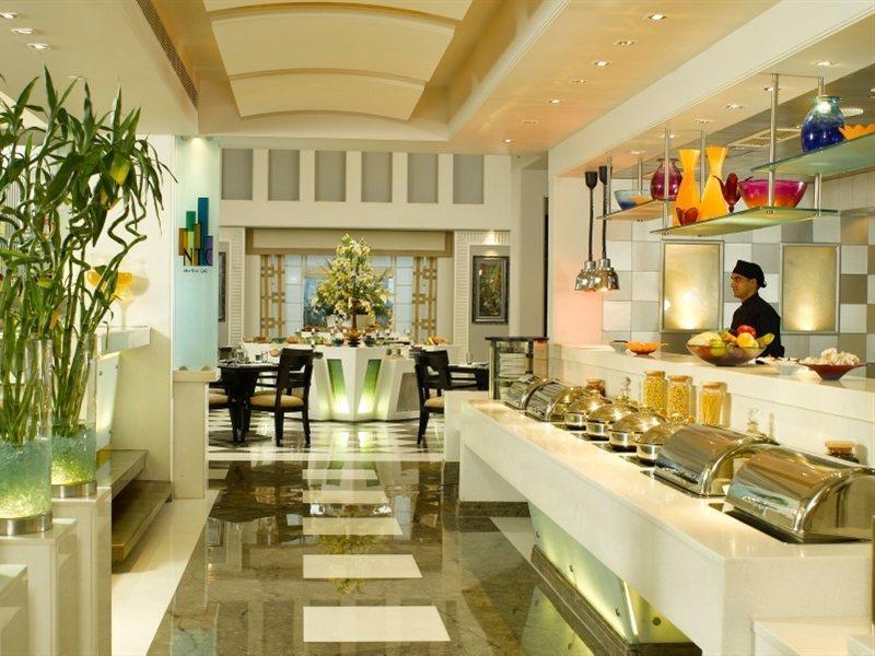 ホテル パーク プラザ グルガオン グルガウン エクステリア 写真 The buffet at the hotel