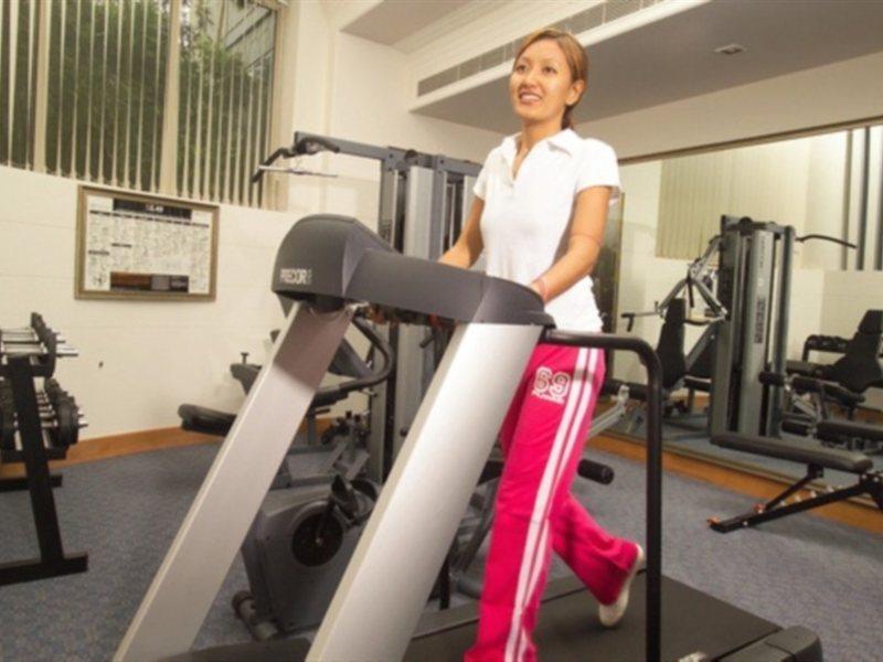 ホテル パーク プラザ グルガオン グルガウン エクステリア 写真 A treadmill in use