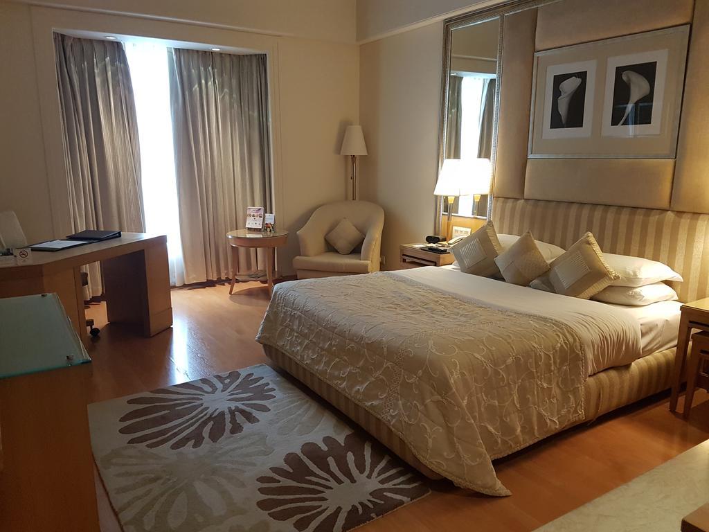 ホテル パーク プラザ グルガオン グルガウン エクステリア 写真 A room at the hotel