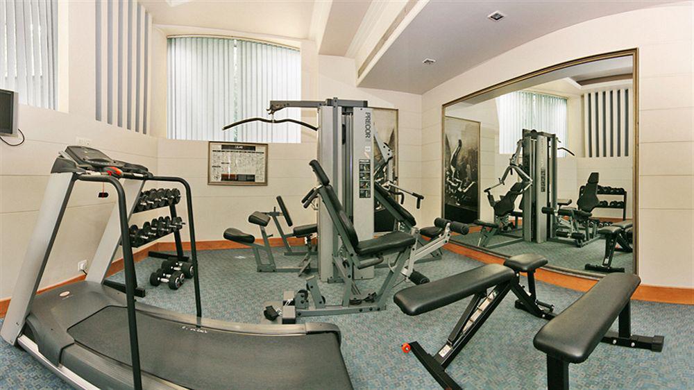 ホテル パーク プラザ グルガオン グルガウン エクステリア 写真 A typical gym