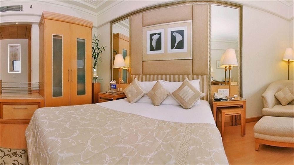 ホテル パーク プラザ グルガオン グルガウン エクステリア 写真 A room at the Taj Bengal